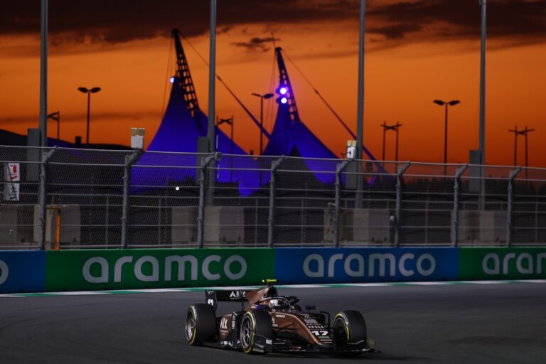 F2: Japonec Ayumu Iwasa vyhrál sprint v Saúdské Arábii