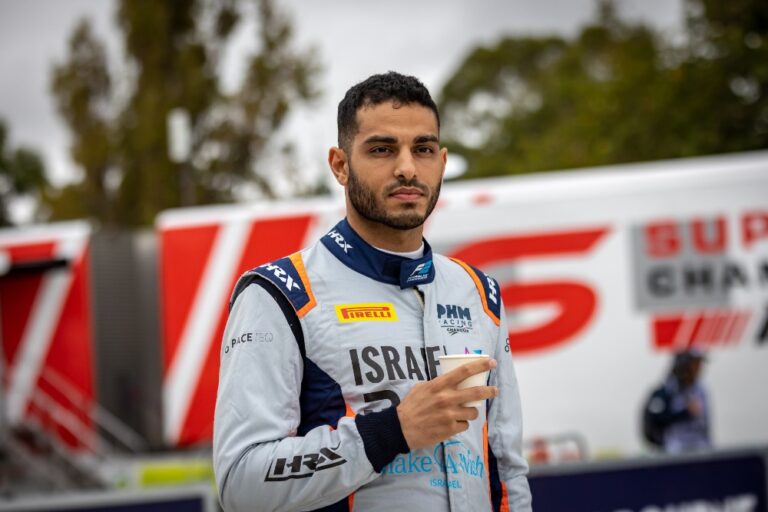 F2 v Melbourne: V mokré kvalifikaci se prosadil Iwasa